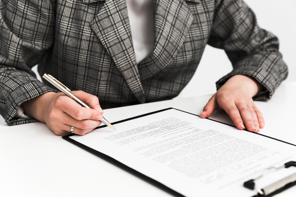 Каким образом можно выписать человека из квартиры