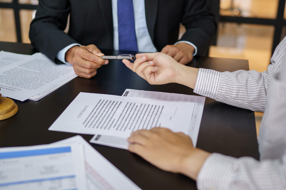 Можно ли выписать временно зарегистрированного без его согласия