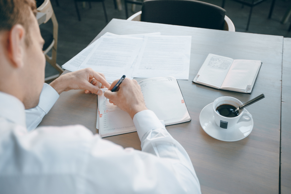 Как выписать из квартиры по доверенности ?